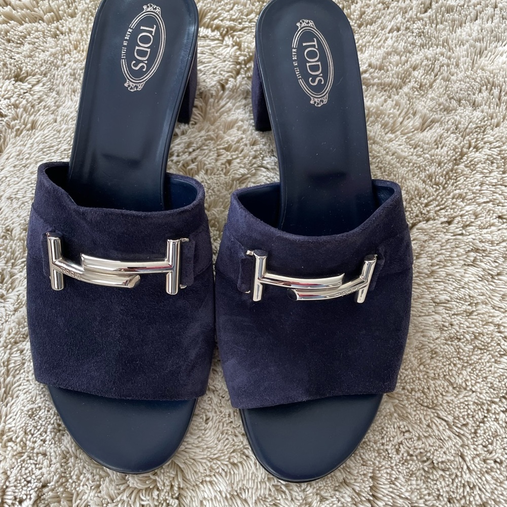 Tods double “T” slides… excellent condition